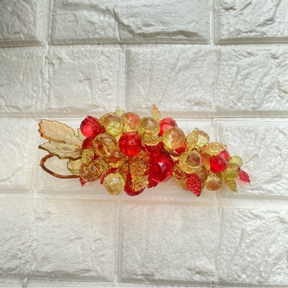 Vintage MCM Lucite Faceted Grape Cluster Green 6.5 in.